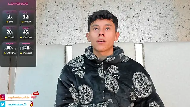 Snapshot of Angel_esteban_fx chatting on 02.13.25 Angel esteban fx online show from 02.13.25