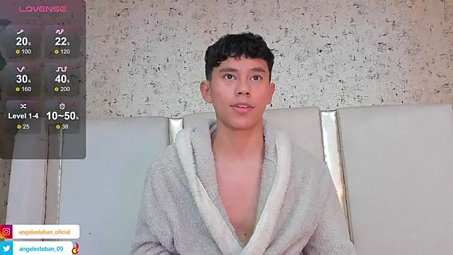 Snapshot of Angel_esteban_fx chatting on 02.14.25 Angel esteban fx online show from 02.14.25