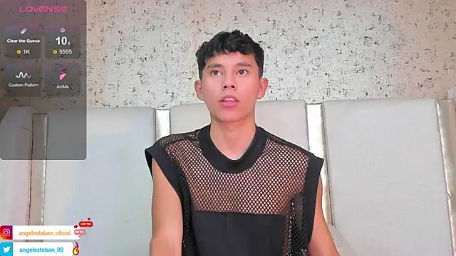 Snapshot of Angel_esteban_fx chatting on 02.15.25 Angel esteban fx online show from 02.15.25