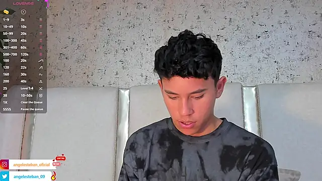 Snapshot of Angel_esteban_fx chatting on 02.22.25 Angel esteban fx online show from 02.22.25