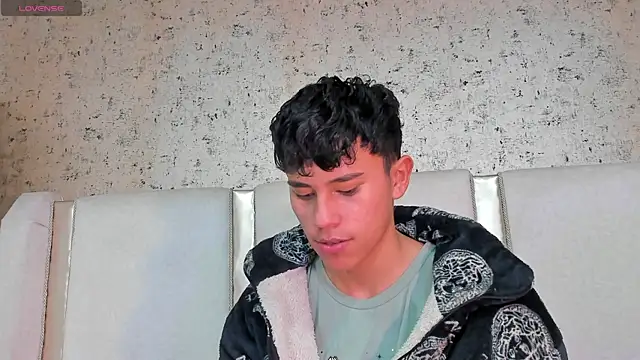 Snapshot of Angel_esteban_fx chatting on 03.01.25 Angel esteban fx online show from 03.01.25