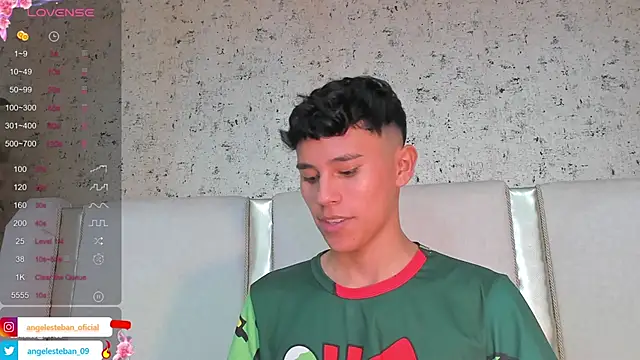 Snapshot of Angel_esteban_fx chatting on 03.04.25 Angel esteban fx online show from 03.04.25