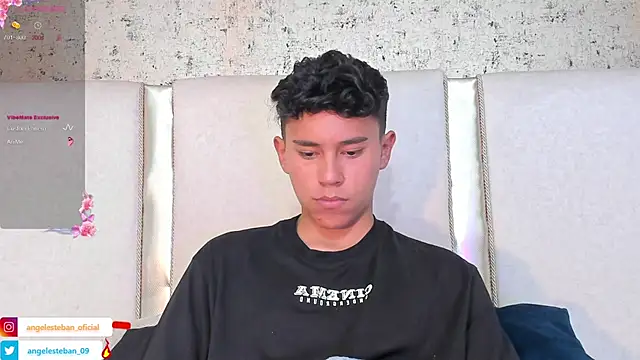 Snapshot of Angel_esteban_fx chatting on 03.15.25 Angel esteban fx online show from 03.15.25