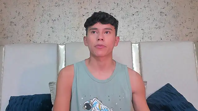 Snapshot of Angel_esteban_fx chatting on 03.18.25 Angel esteban fx online show from 03.18.25