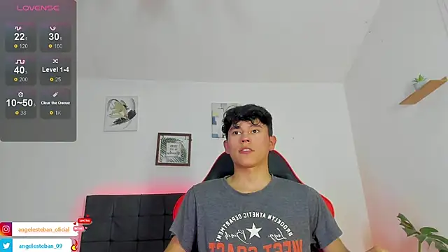 Snapshot of Angel_esteban_fx chatting on 10.03.25 Angel esteban fx online show from 10.03.25