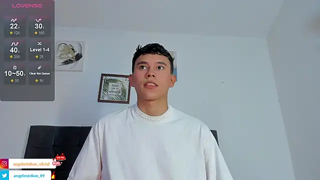 Snapshot of Angel_esteban_fx chatting on 10.30.25 Angel esteban fx online show from 10.30.25