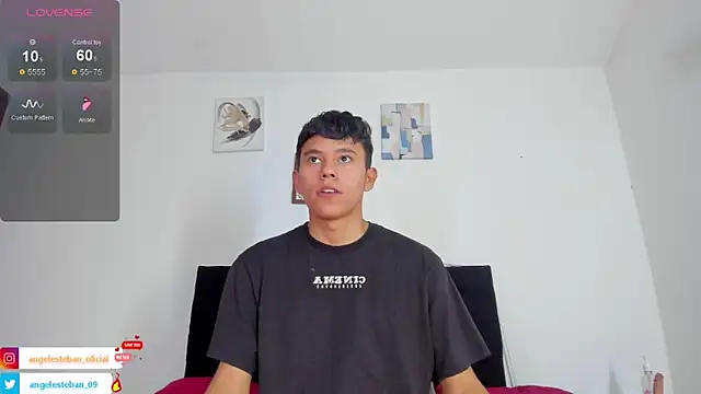 Snapshot of Angel_esteban_fx chatting on 11.22.25 Angel esteban fx online show from 11.22.25