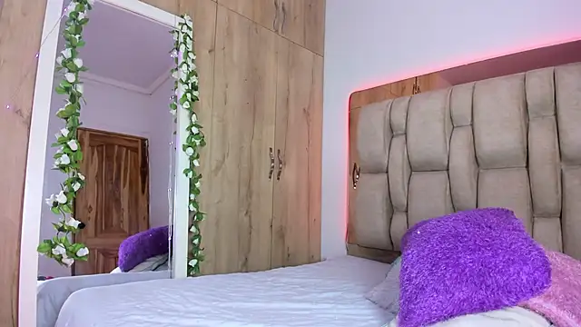 Snapshot of Violeta_rosex chatting on 10.01.25 Violeta rosex online show from 10.01.25