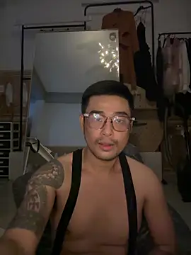 Snapshot of Asianhif chatting on 10.05.25 Asianhif online show from 10.05.25