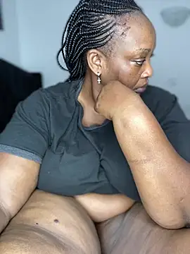 MsWhiteChocolatte online show from 02.12.26