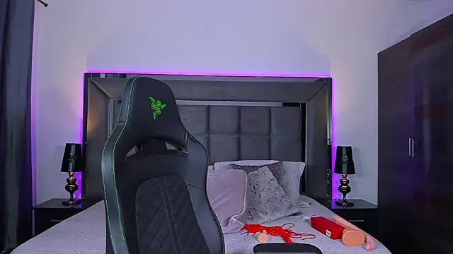 Emmilysantibanez online show from 02.19.26