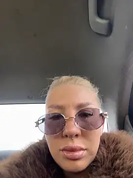 Snapshot of NewLale chatting on 04.03.26 NewLale online show from 04.03.26