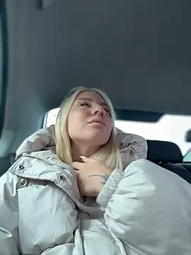 Snapshot of NewLale chatting on 04.05.26 NewLale online show from 04.05.26