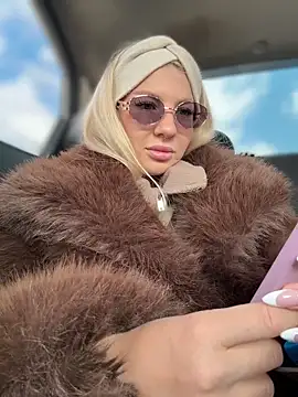 Snapshot of NewLale chatting on 04.11.26 NewLale online show from 04.11.26