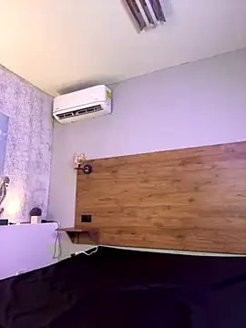 Snapshot of DeboraEvans chatting on 10.21.25 DeboraEvans online show from 10.21.25