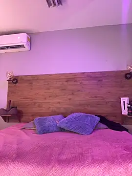 Snapshot of DeboraEvans chatting on 10.26.25 DeboraEvans online show from 10.26.25