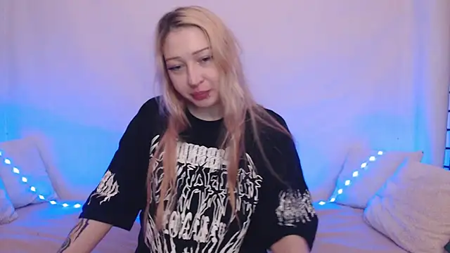 Snapshot of Emily_hardcore chatting on 09.25.25 Emily hardcore online show from 09.25.25