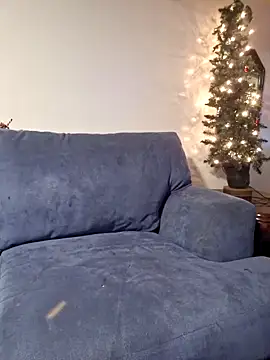 Snapshot of samone9 chatting on 12.15.24 samone9 online show from 12.15.24