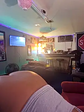 Snapshot of samone9 chatting on 12.17.24 samone9 online show from 12.17.24