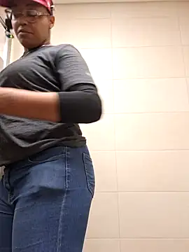 Snapshot of samone9 chatting on 02.03.25 samone9 online show from 02.03.25