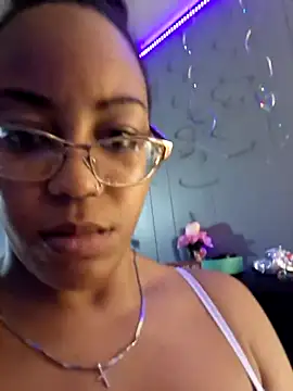 Snapshot of samone9 chatting on 02.14.25 samone9 online show from 02.14.25