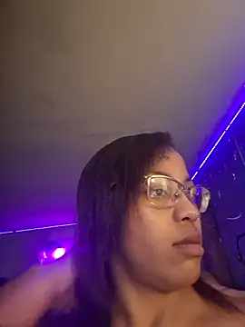 Snapshot of samone9 chatting on 03.17.25 samone9 online show from 03.17.25