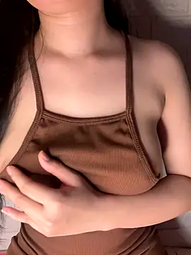 Snapshot of Thao-Cherry chatting on 11.09.25 Thao-Cherry online show from 11.09.25