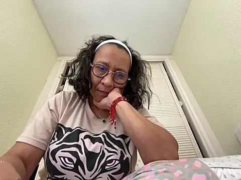 sweeviolet online show from 02.02.25