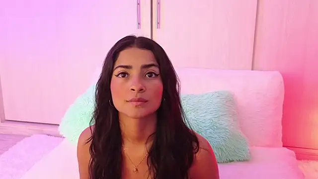 Snapshot of Yues050600 chatting on 12.13.24 Yues050600 online show from 12.13.24