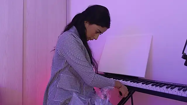 Snapshot of Yues050600 chatting on 12.14.24 Yues050600 online show from 12.14.24