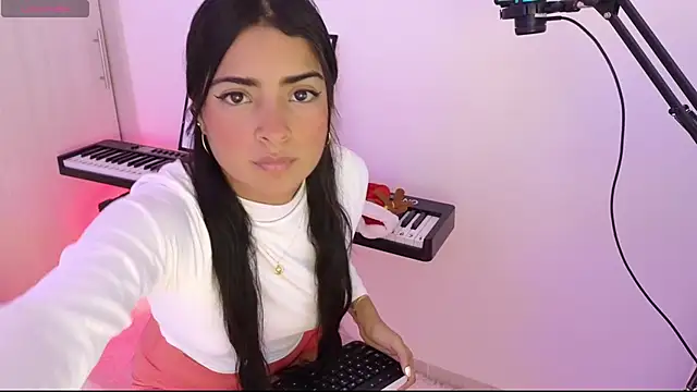 Snapshot of Yues050600 chatting on 12.19.24 Yues050600 online show from 12.19.24