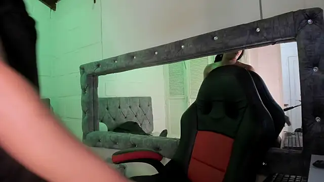 sarajhonson dl online show from 02.20.25