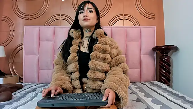 emmily keller19 online show from 01.18.25