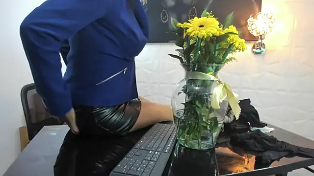 miss lucero1 online show from 02.11.25