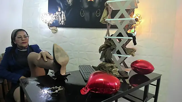 miss lucero1 online show from 02.15.25