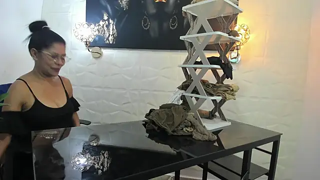 miss lucero1 online show from 02.15.25