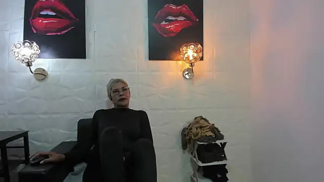 miss lucero1 online show from 02.27.25