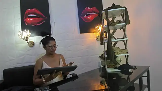 miss lucero1 online show from 03.17.25