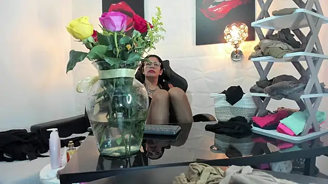 miss lucero1 online show from 03.20.25