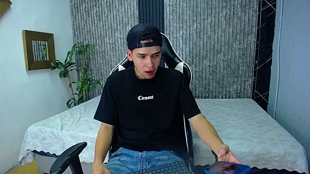 Mike 0233  online show from 10.19.25