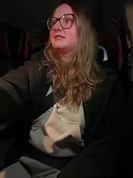 Snapshot of GingerSnap33 chatting on 12.04.24 GingerSnap33 online show from 12.04.24