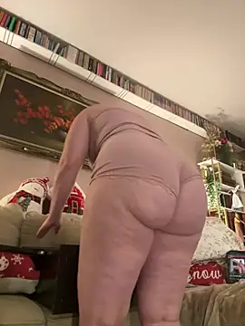 Snapshot of GingerSnap33 chatting on 12.15.24 GingerSnap33 online show from 12.15.24