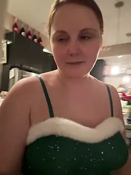 Snapshot of GingerSnap33 chatting on 12.24.24 GingerSnap33 online show from 12.24.24