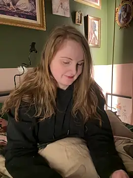 Snapshot of GingerSnap33 chatting on 02.01.25 GingerSnap33 online show from 02.01.25