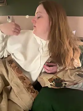 Snapshot of GingerSnap33 chatting on 02.11.25 GingerSnap33 online show from 02.11.25