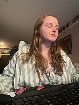 Snapshot of GingerSnap33 chatting on 03.09.25 GingerSnap33 online show from 03.09.25