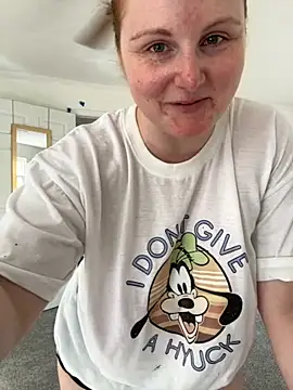 Snapshot of GingerSnap33 chatting on 09.30.25 GingerSnap33 online show from 09.30.25