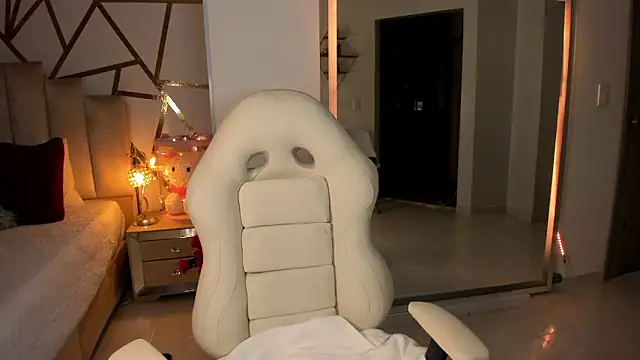 Snapshot of MiaAdams21 chatting on 02.06.25 MiaAdams21 online show from 02.06.25