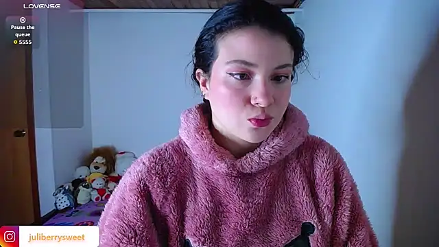 juli05star20 online show from 10.15.25