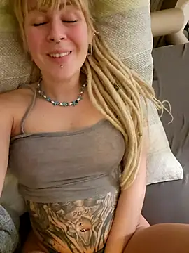 Snapshot of Jenna-Lia chatting on 12.22.24 Jenna-Lia online show from 12.22.24